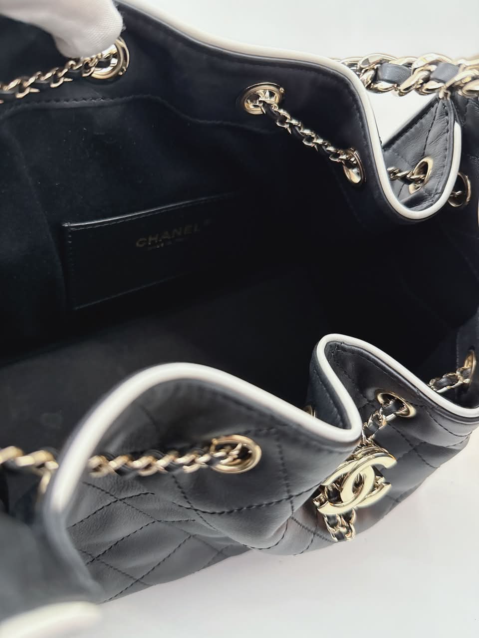 BLACK WHITE CALFSKIN CHANEL 25 SMALL HANDBAG GOLD-TONE METAL