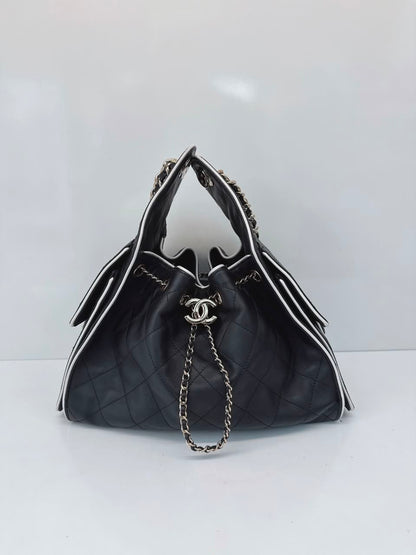 BLACK WHITE CALFSKIN CHANEL 25 SMALL HANDBAG GOLD-TONE METAL