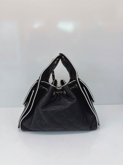 BLACK WHITE CALFSKIN CHANEL 25 SMALL HANDBAG GOLD-TONE METAL
