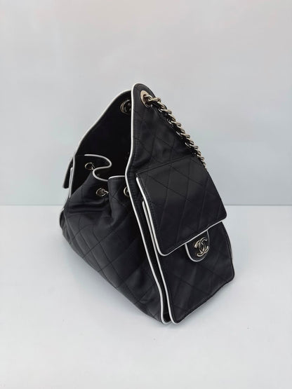 BLACK WHITE CALFSKIN CHANEL 25 SMALL HANDBAG GOLD-TONE METAL
