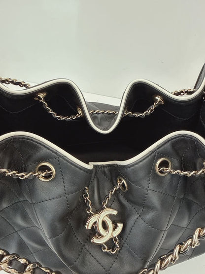 BLACK WHITE CALFSKIN CHANEL 25 SMALL HANDBAG GOLD-TONE METAL