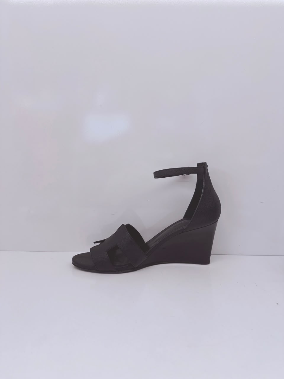 BLACK LEATHER LEGEND ANKLE STRAP SANDALS 38.5