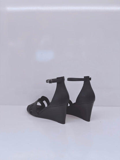 BLACK LEATHER LEGEND ANKLE STRAP SANDALS 38.5