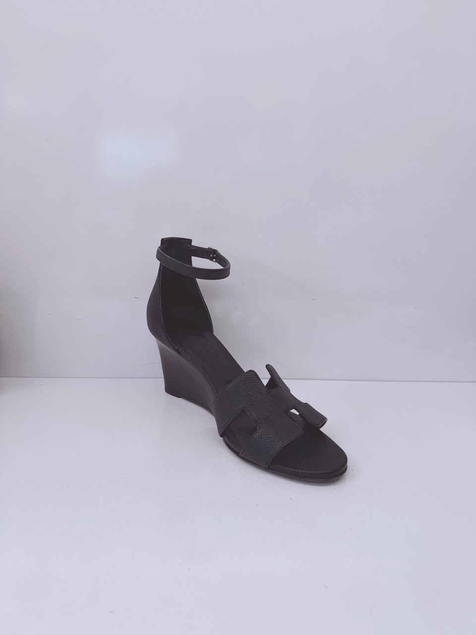 BLACK LEATHER LEGEND ANKLE STRAP SANDALS 38.5