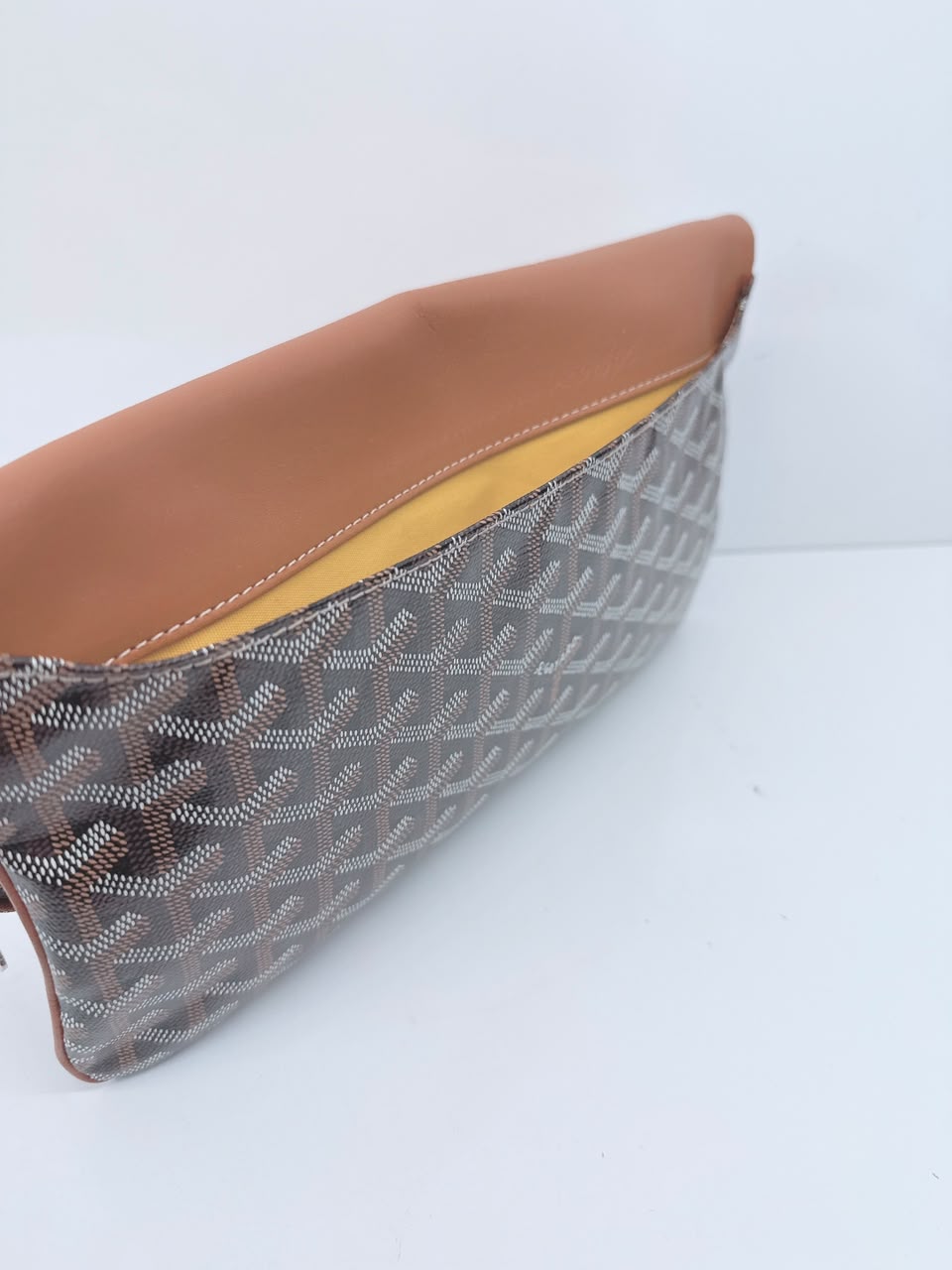 BROWN GOYARDINE COATED CANVAS SOFT LEATHER SAINTE MARIE MM CLUTCH
