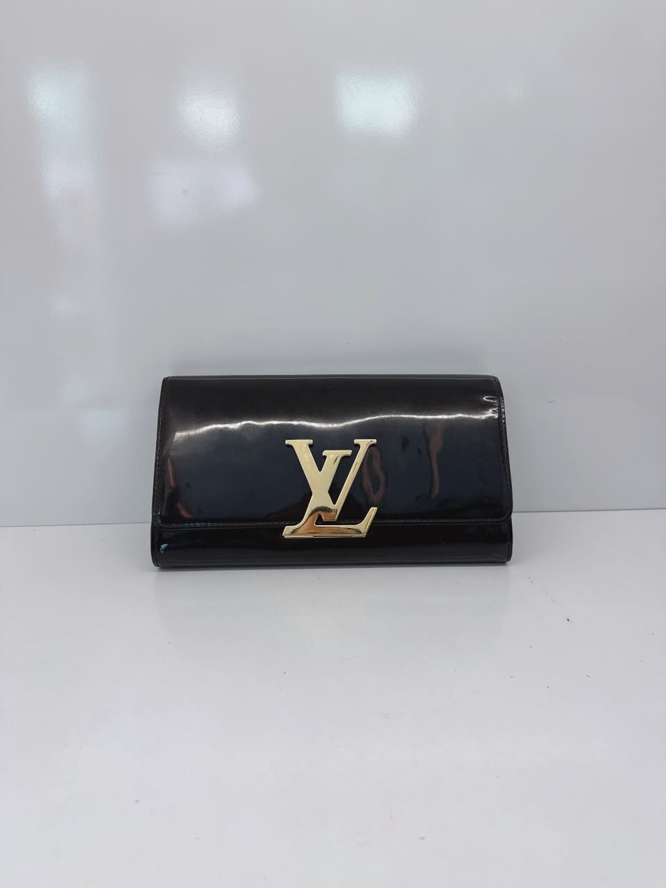BLACK VERNIS LOUISE CLUTCH