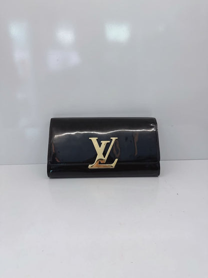 BLACK VERNIS LOUISE CLUTCH