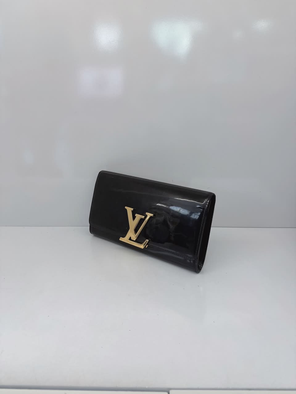 BLACK VERNIS LOUISE CLUTCH