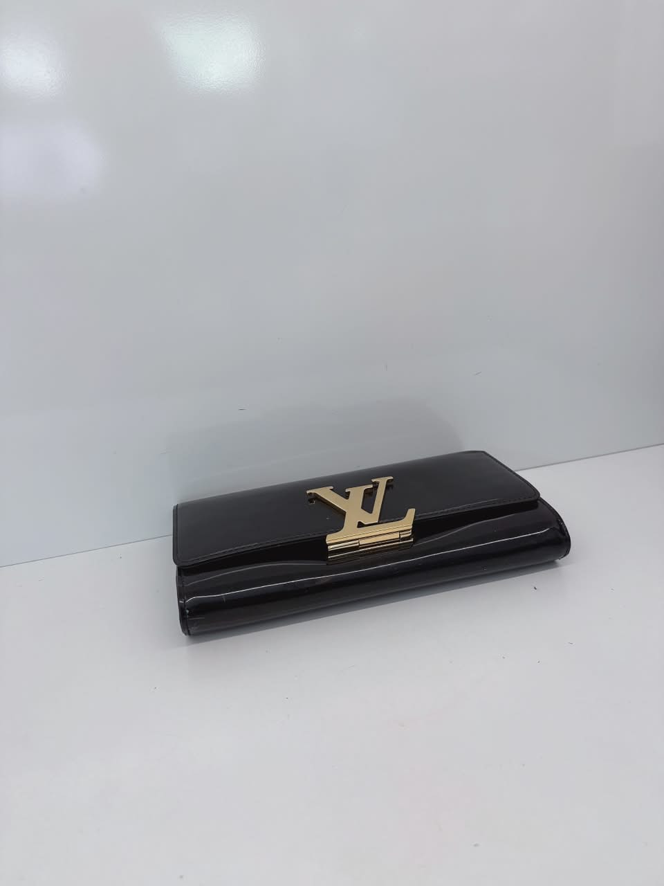 BLACK VERNIS LOUISE CLUTCH