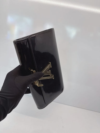 BLACK VERNIS LOUISE CLUTCH