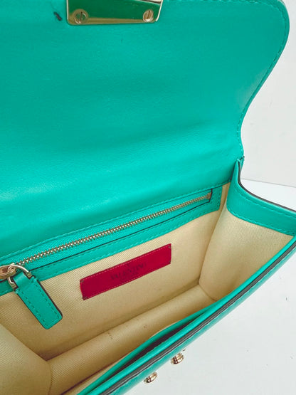 GREEN LEATHER ROCKSTUD GLAM LOCK FLAP SMALL SHOULDER BAG