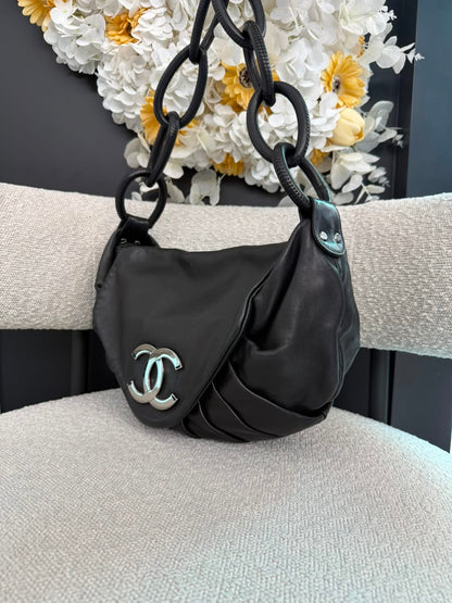 BLACK PLEATED RINGS CC FLAP SHOULDE BAG