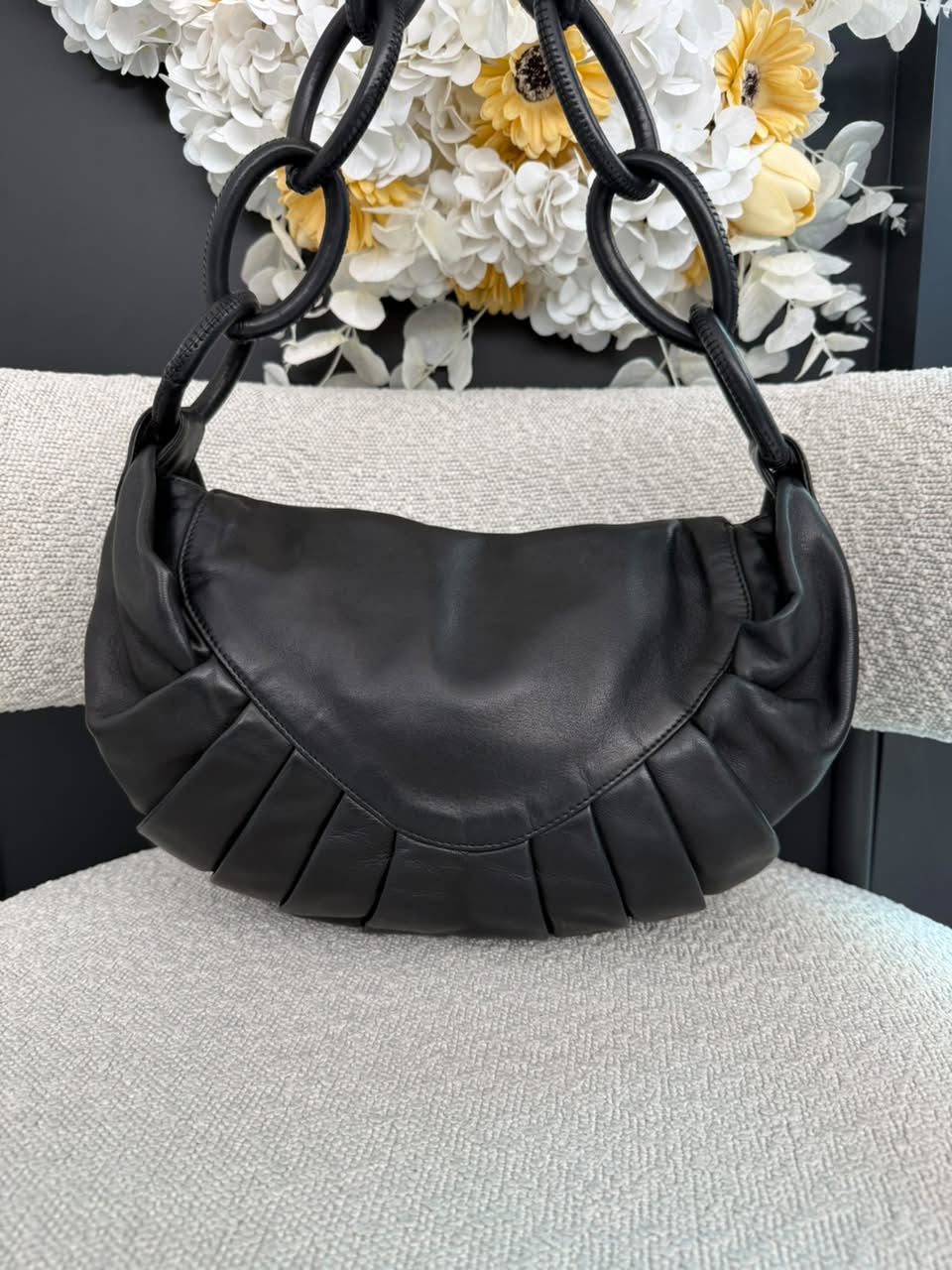 BLACK PLEATED RINGS CC FLAP SHOULDE BAG