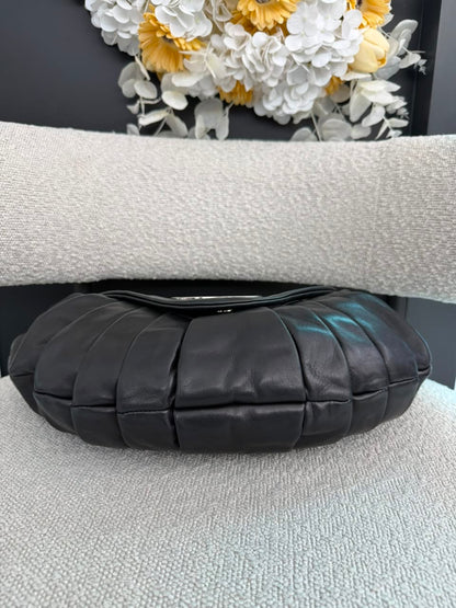 BLACK PLEATED RINGS CC FLAP SHOULDE BAG