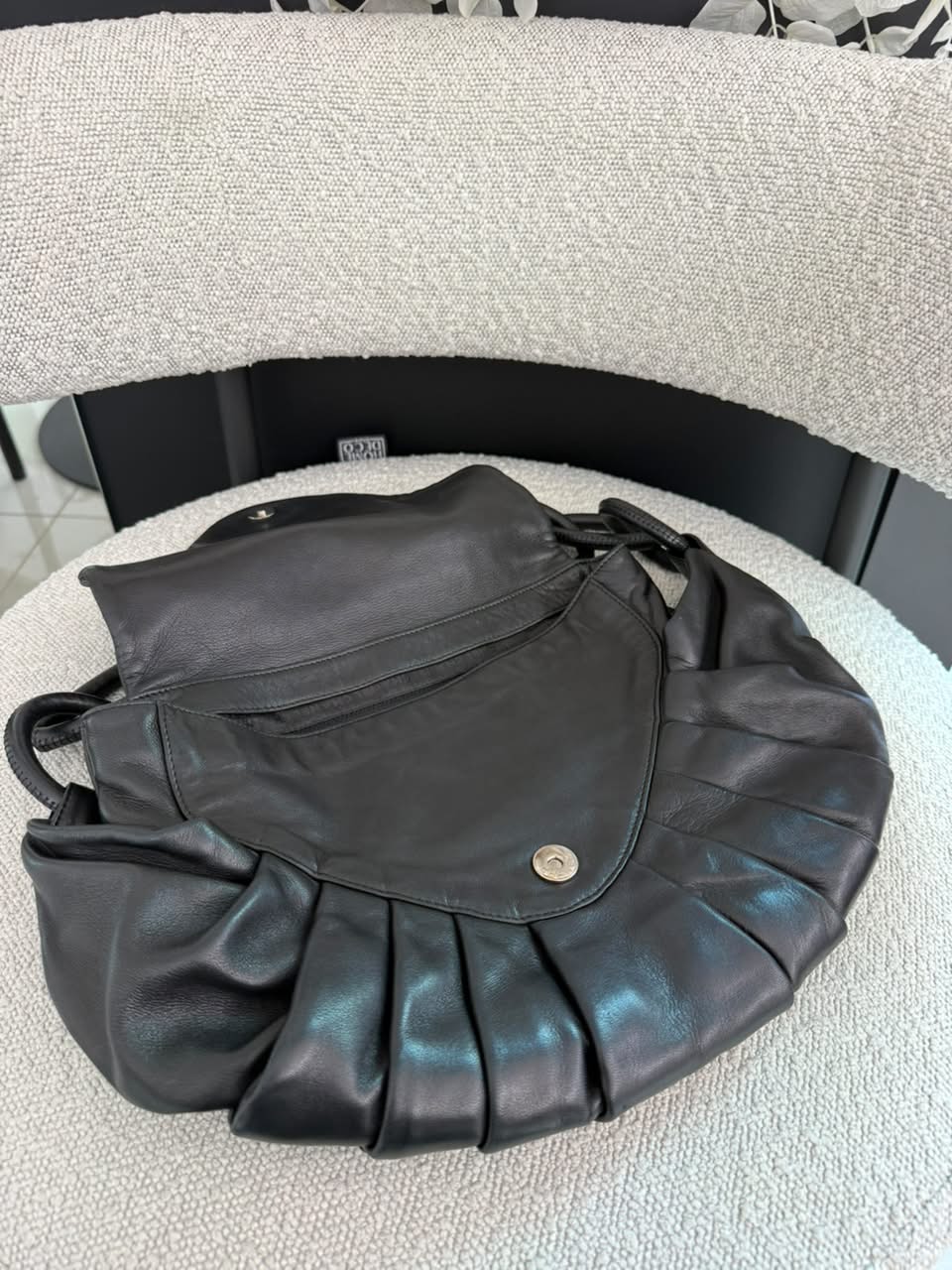 BLACK PLEATED RINGS CC FLAP SHOULDE BAG