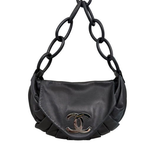 BLACK PLEATED RINGS CC FLAP SHOULDE BAG