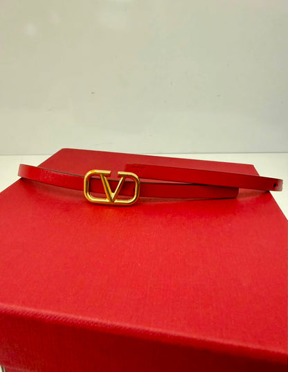 RED BLACK LEATHER REVERSIBLE NARROW V LOGO BELT 70CM