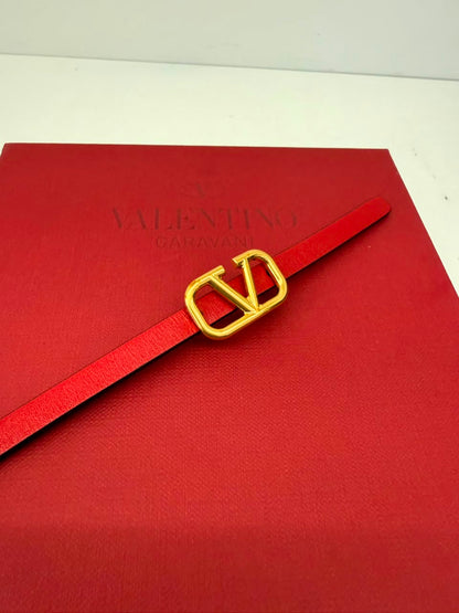 RED BLACK LEATHER REVERSIBLE NARROW V LOGO BELT 70CM