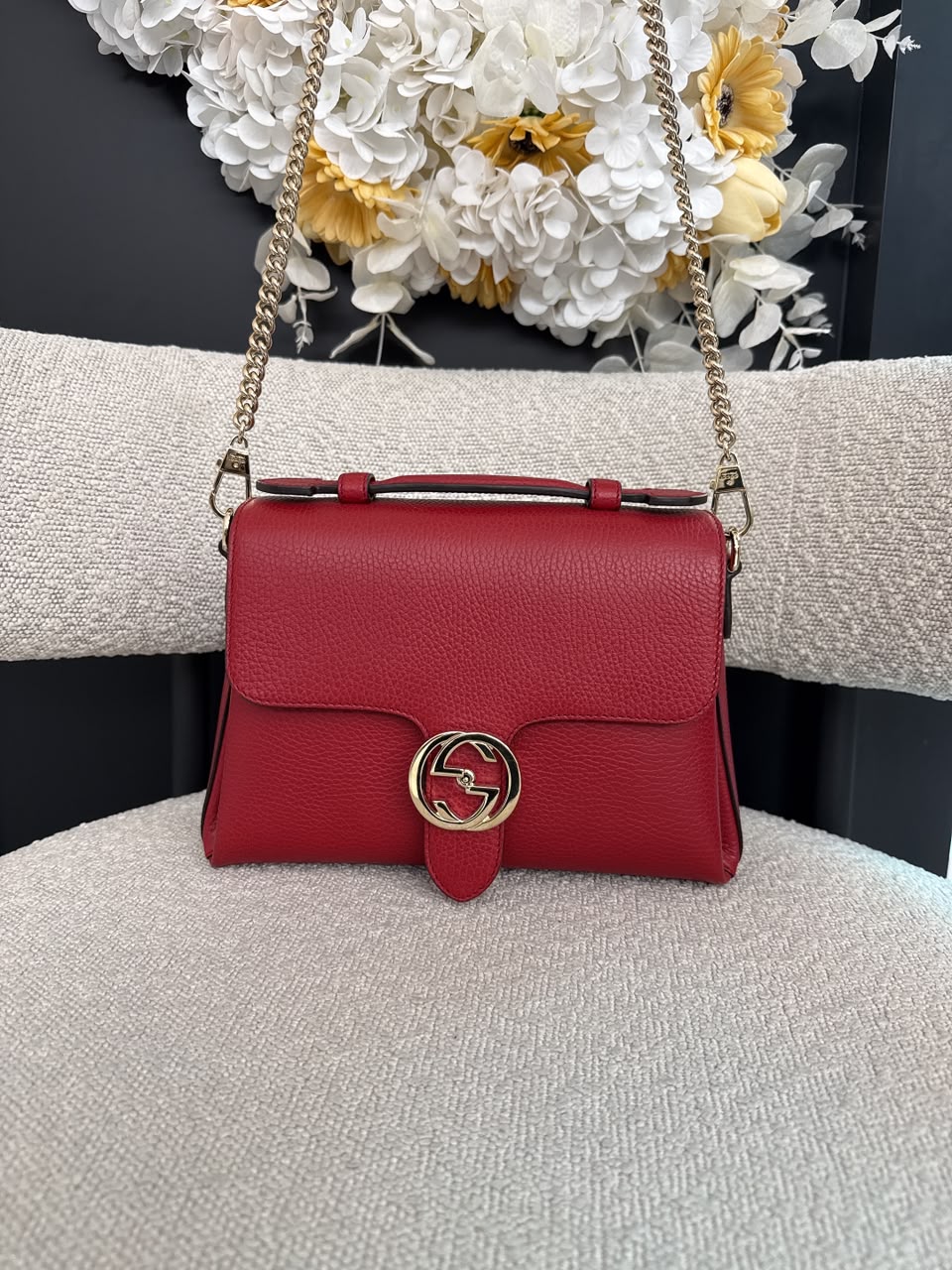RED LEATHER INTERLOCKING TOP HANDLE SHOULDER BAG