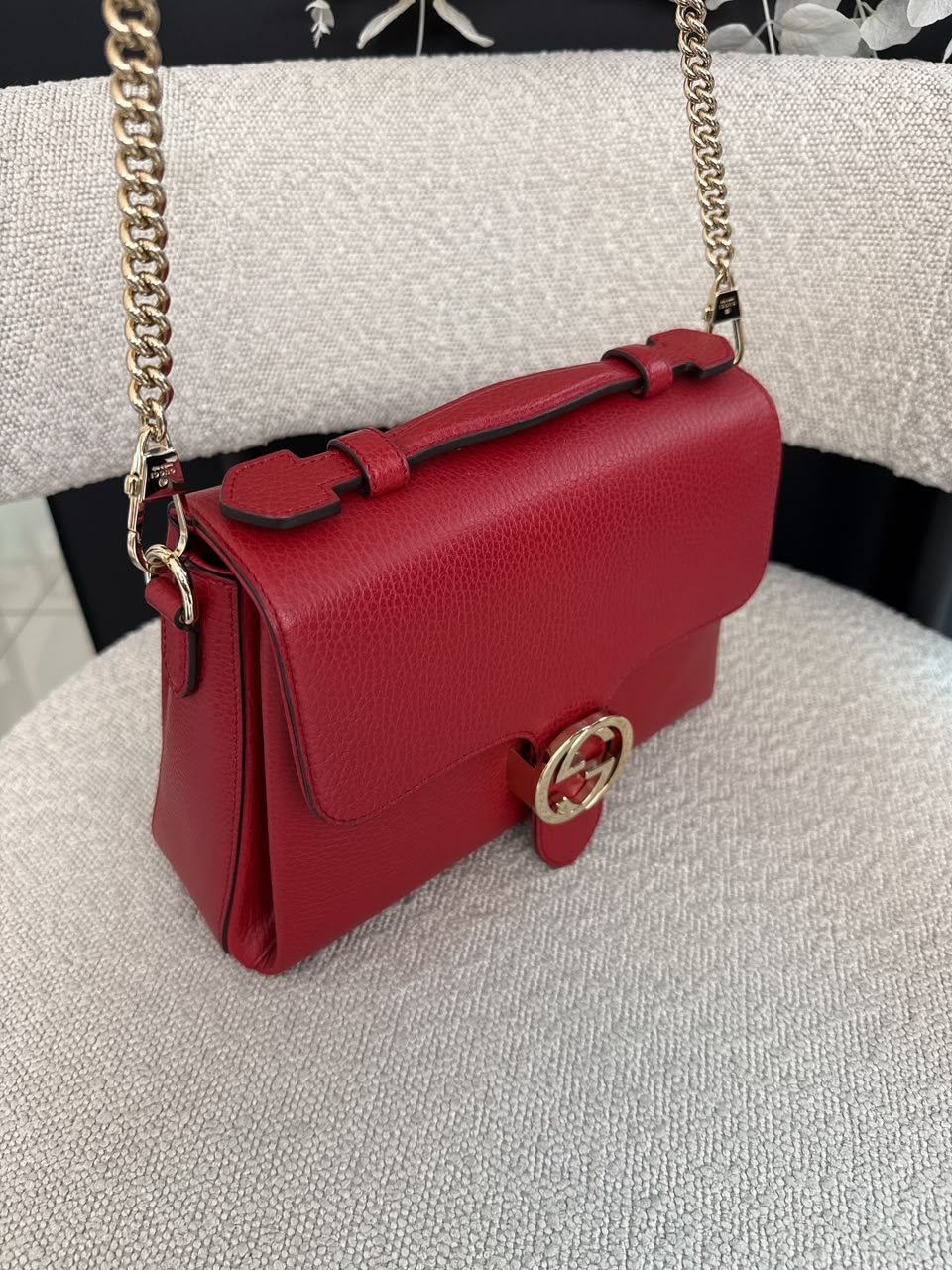 RED LEATHER INTERLOCKING TOP HANDLE SHOULDER BAG