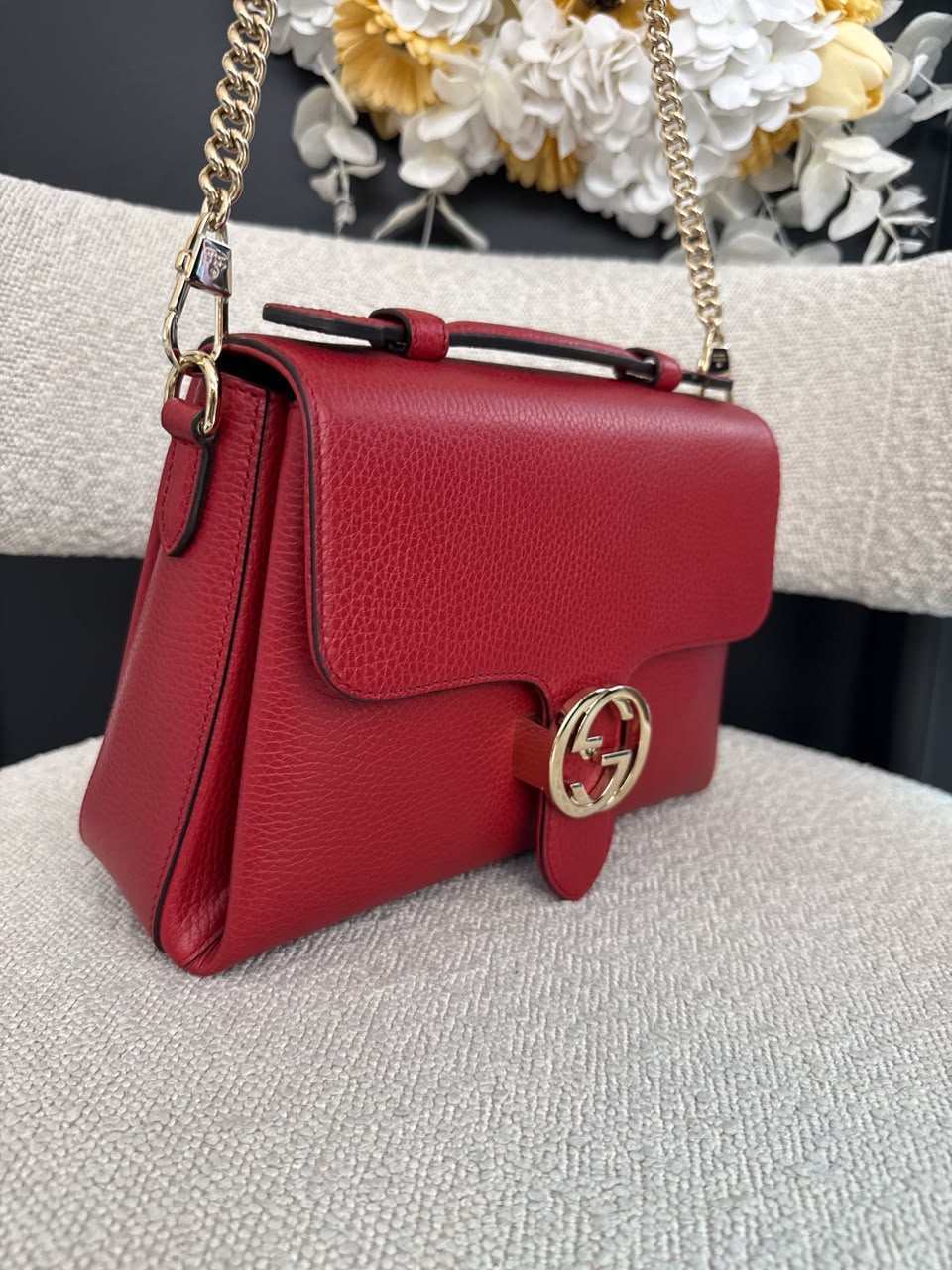 RED LEATHER INTERLOCKING TOP HANDLE SHOULDER BAG