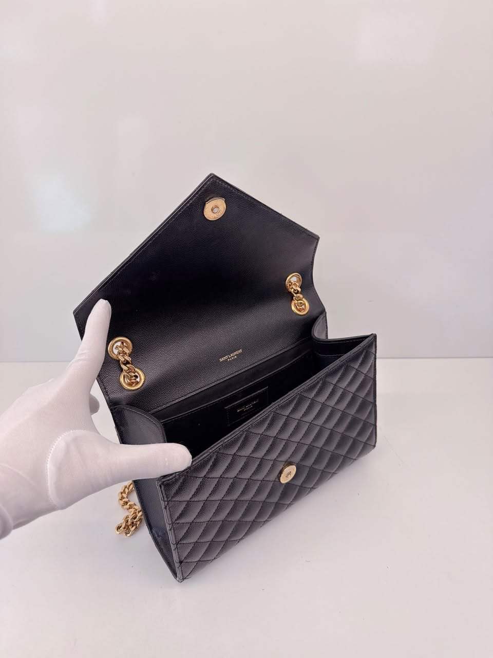 BLACK MATELASSE LEATHER MEDIUM ENVELOPE CHAIN BAG