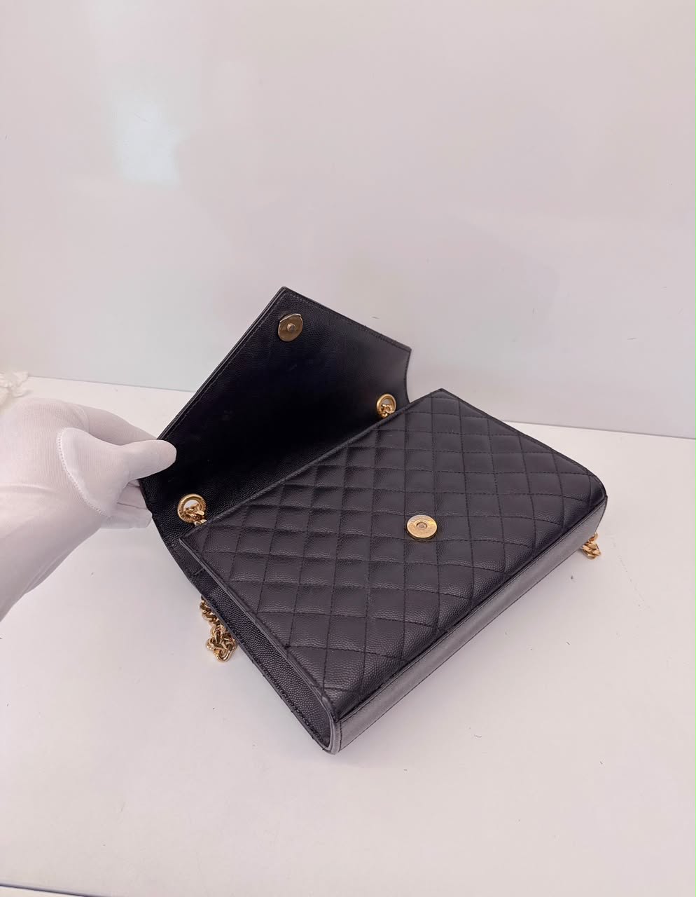 BLACK MATELASSE LEATHER MEDIUM ENVELOPE CHAIN BAG