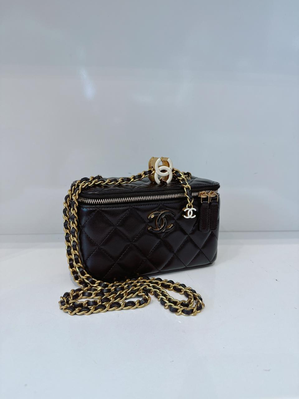 BLACK LAMBSKIN ENAMEL QUILTED SMALL VANITY CASE WITH CHAIN