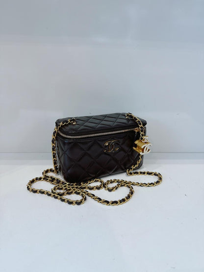 BLACK LAMBSKIN ENAMEL QUILTED SMALL VANITY CASE WITH CHAIN
