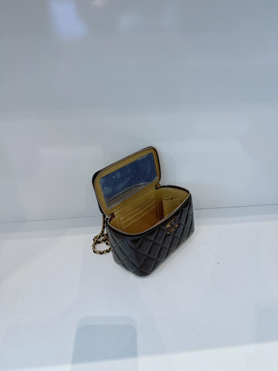 BLACK LAMBSKIN ENAMEL QUILTED SMALL VANITY CASE WITH CHAIN