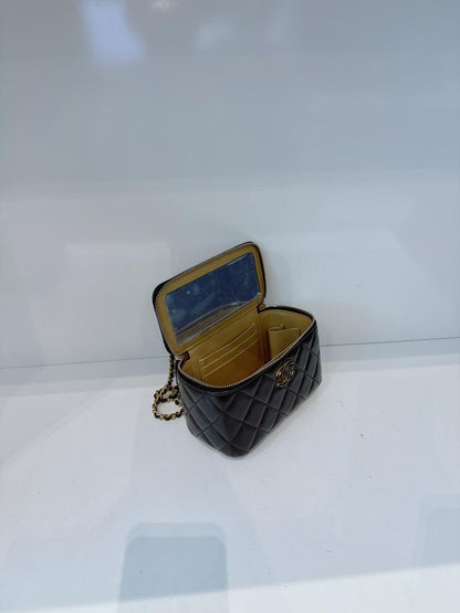 BLACK LAMBSKIN ENAMEL QUILTED SMALL VANITY CASE WITH CHAIN