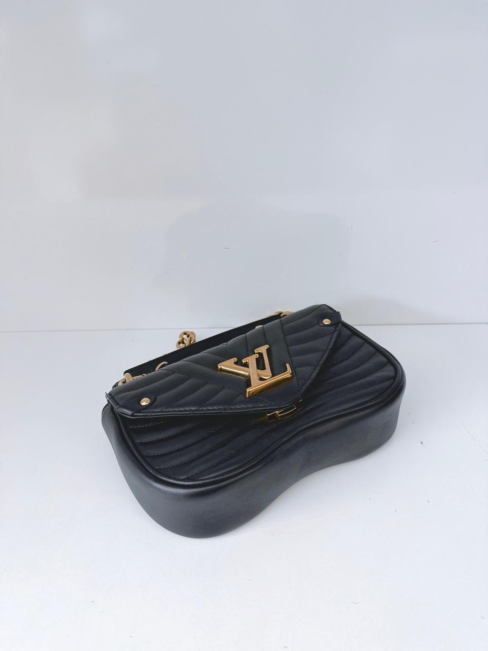 BLACK LEATHER NEW WAVE CHAIN PM BAG