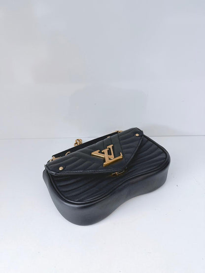 BLACK LEATHER NEW WAVE CHAIN PM BAG