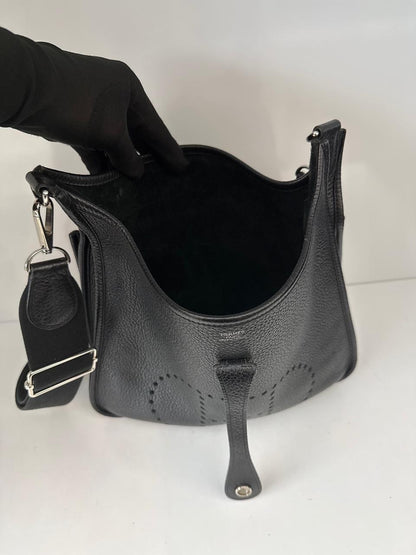 BLACK EVELYNE PM TAURILLON CLEMENCE LEATHER SHOULDER BAG