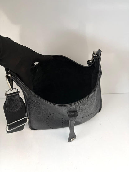 BLACK EVELYNE PM TAURILLON CLEMENCE LEATHER SHOULDER BAG