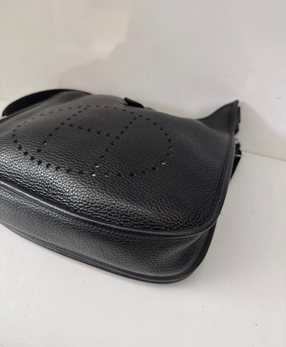 BLACK EVELYNE PM TAURILLON CLEMENCE LEATHER SHOULDER BAG