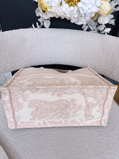 PINK/WHITE EMBROIDERED CANVAS TOILE DE JOUY MEDIUM BOOK TOTE