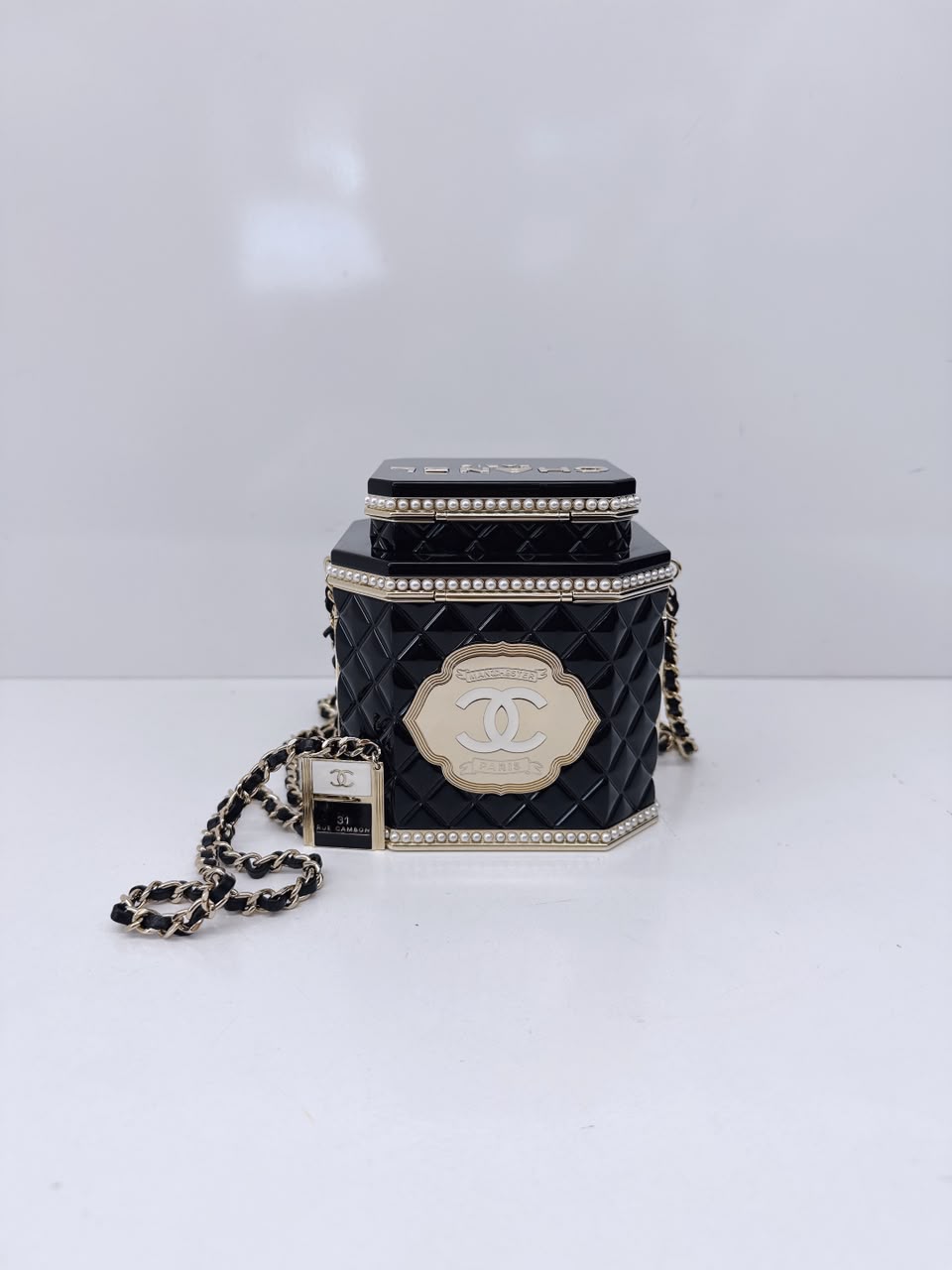 LIMITED EDITION BLACK QUILTED RESIN TEA BOX MINAUDIERE IMITATION PEARL GOLD HARDWARE