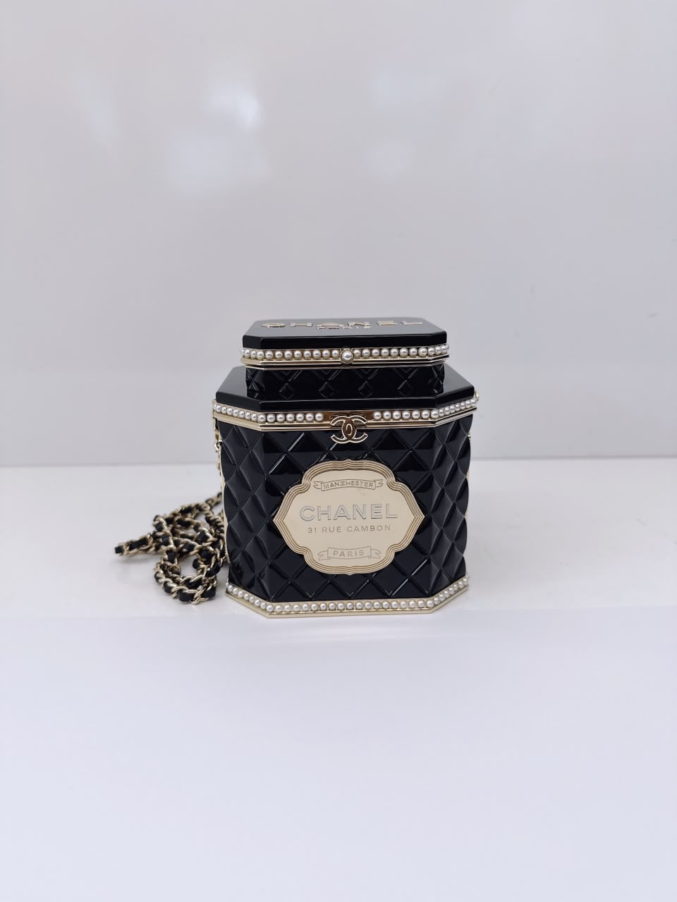 LIMITED EDITION BLACK QUILTED RESIN TEA BOX MINAUDIERE IMITATION PEARL GOLD HARDWARE