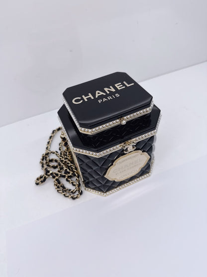 LIMITED EDITION BLACK QUILTED RESIN TEA BOX MINAUDIERE IMITATION PEARL GOLD HARDWARE