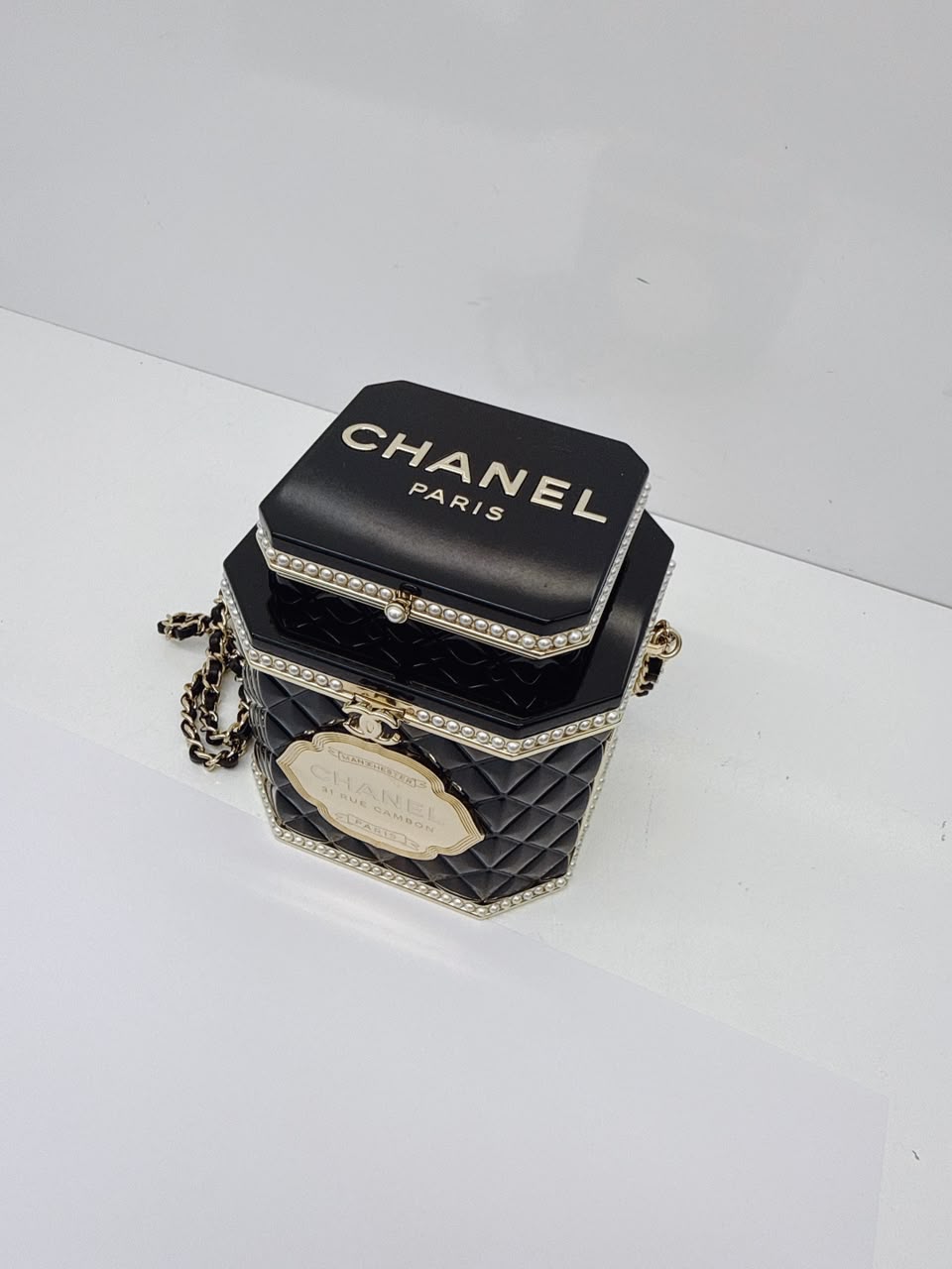 LIMITED EDITION BLACK QUILTED RESIN TEA BOX MINAUDIERE IMITATION PEARL GOLD HARDWARE