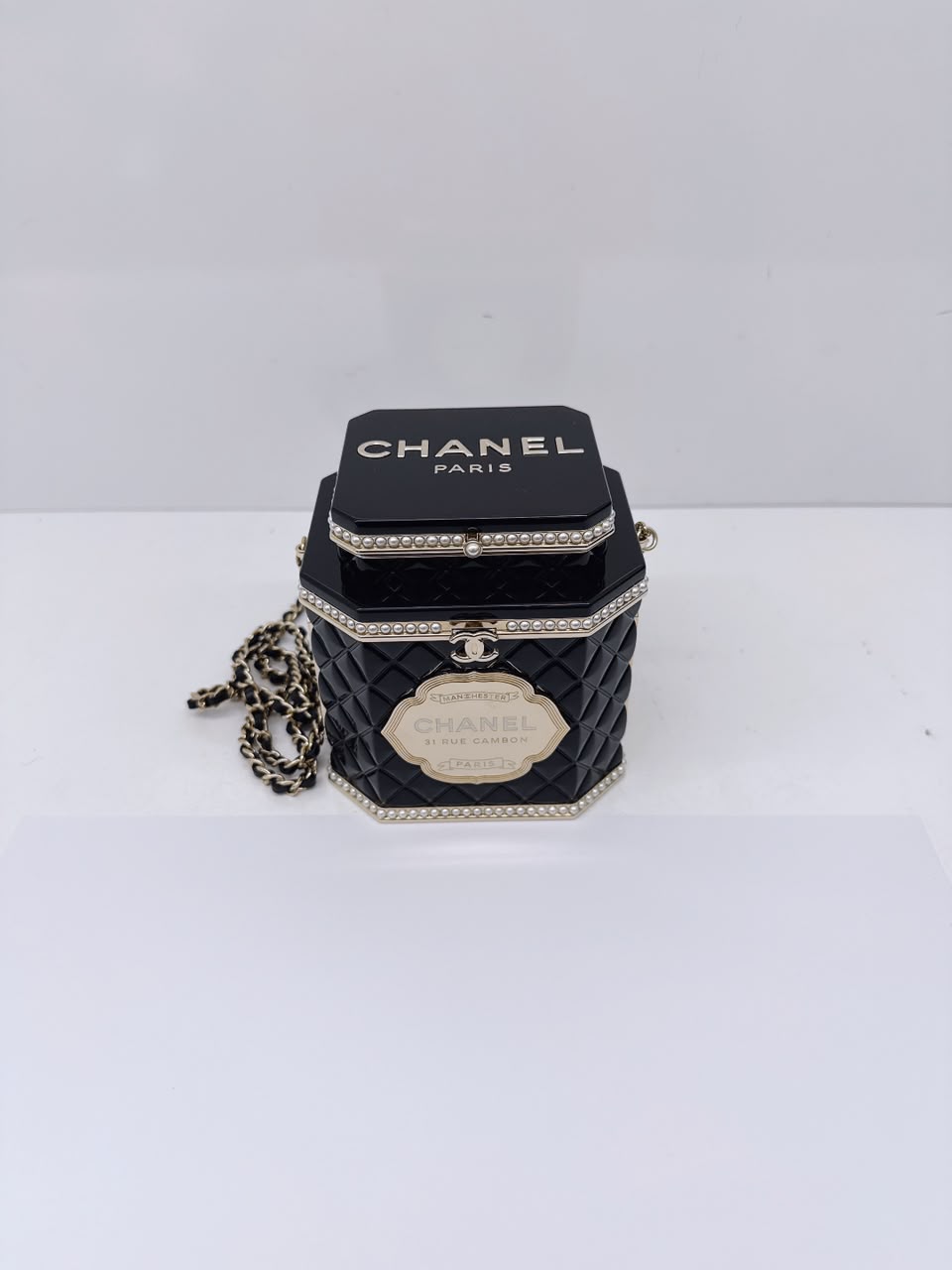 LIMITED EDITION BLACK QUILTED RESIN TEA BOX MINAUDIERE IMITATION PEARL GOLD HARDWARE