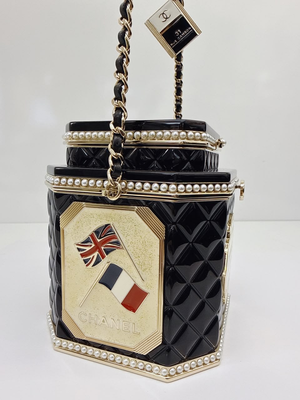 LIMITED EDITION BLACK QUILTED RESIN TEA BOX MINAUDIERE IMITATION PEARL GOLD HARDWARE
