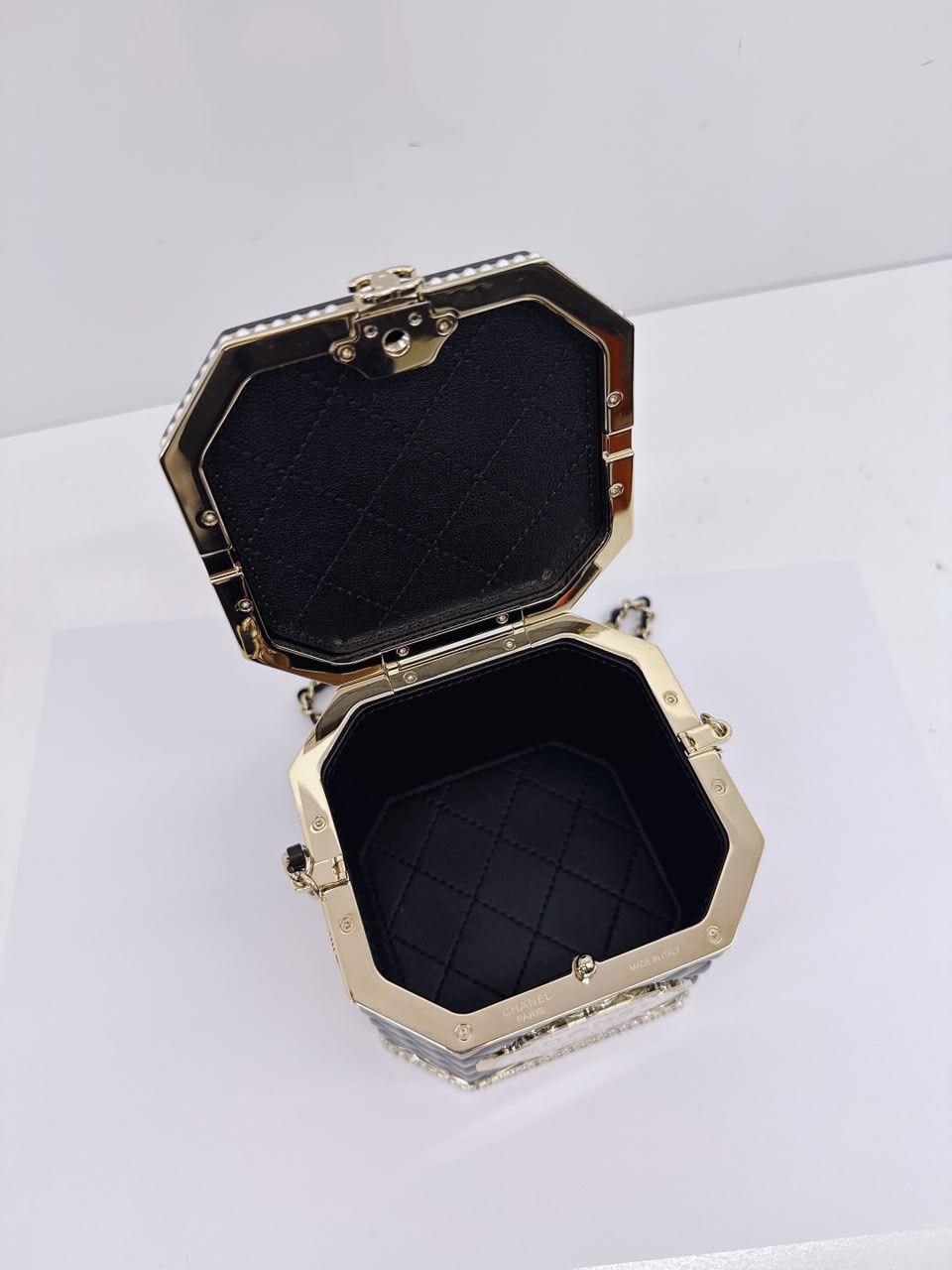 LIMITED EDITION BLACK QUILTED RESIN TEA BOX MINAUDIERE IMITATION PEARL GOLD HARDWARE