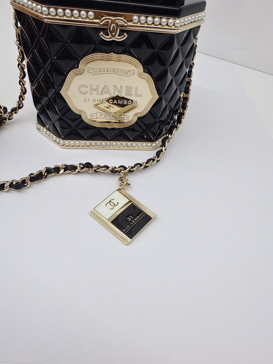 LIMITED EDITION BLACK QUILTED RESIN TEA BOX MINAUDIERE IMITATION PEARL GOLD HARDWARE