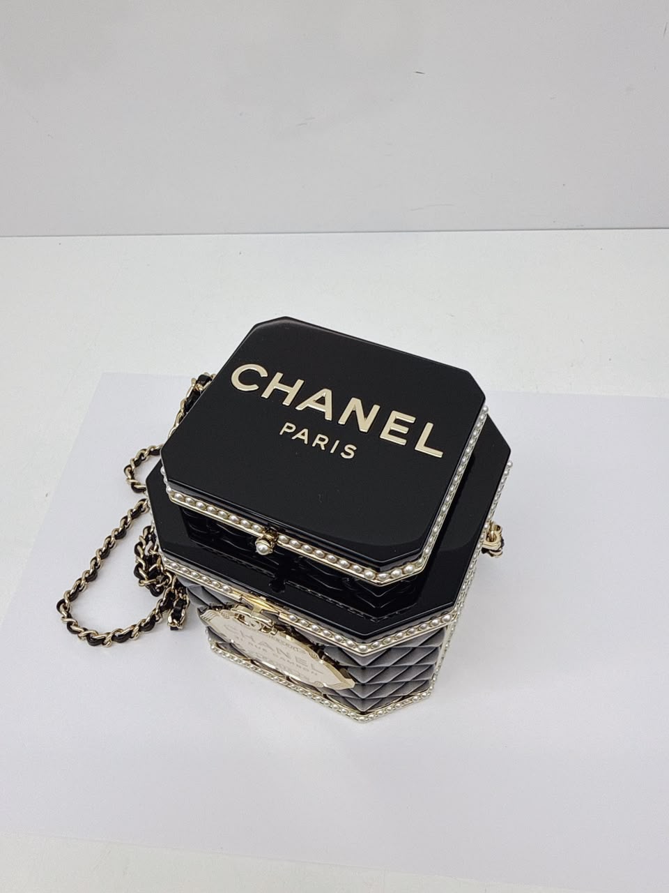 LIMITED EDITION BLACK QUILTED RESIN TEA BOX MINAUDIERE IMITATION PEARL GOLD HARDWARE