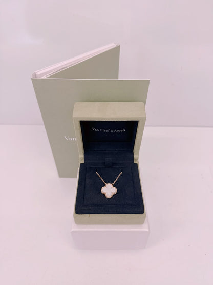 18K YELLOW GOLD MOTHER OF PEARL VINTAGE ALHAMBRA PENDANT
