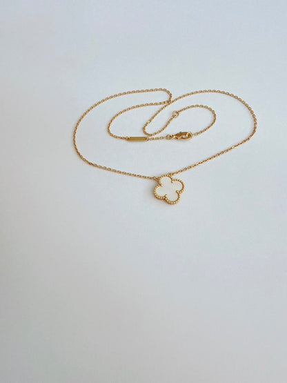 18K YELLOW GOLD MOTHER OF PEARL VINTAGE ALHAMBRA PENDANT