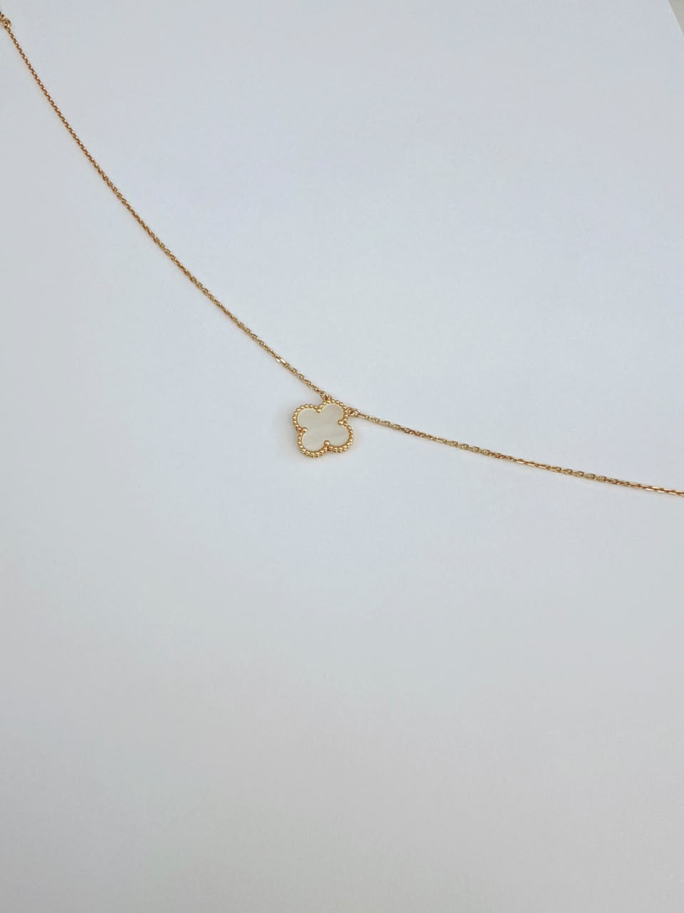 18K YELLOW GOLD MOTHER OF PEARL VINTAGE ALHAMBRA PENDANT