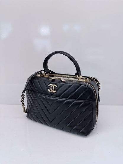 BLACK CHEVRON LAMBSKIN MEDIUM TRENDY CC BOWLING BAG
